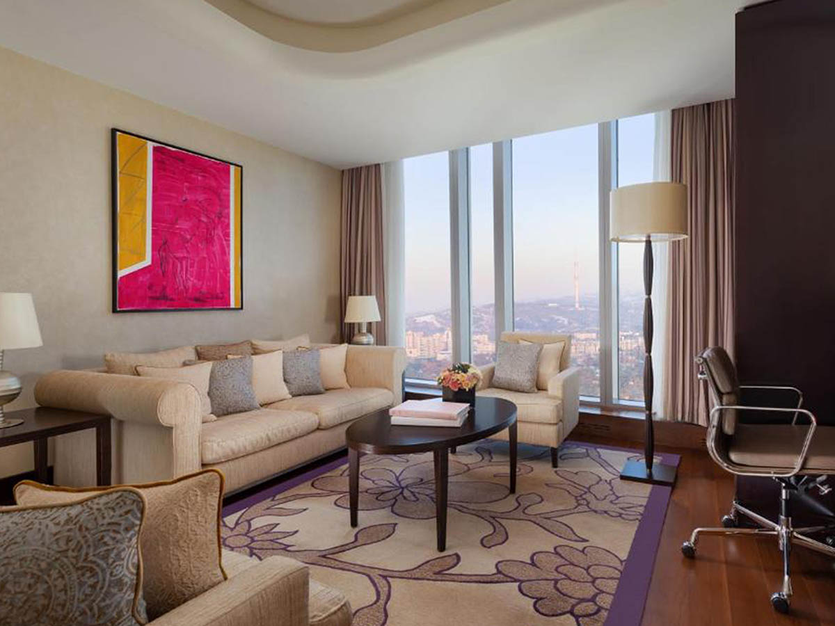 Отель Ritz-Carlton, Алма-Ата