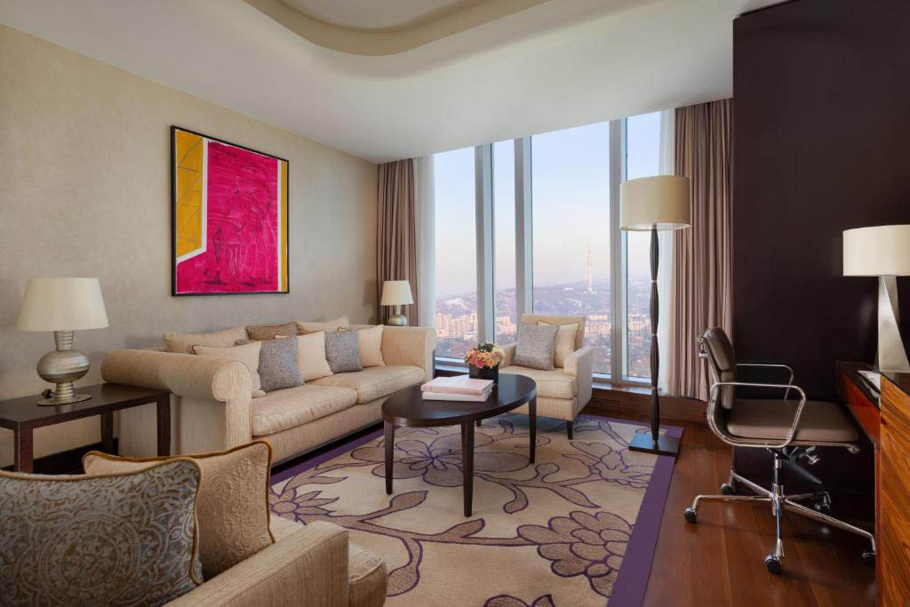Отель Ritz-Carlton, Алма-Ата