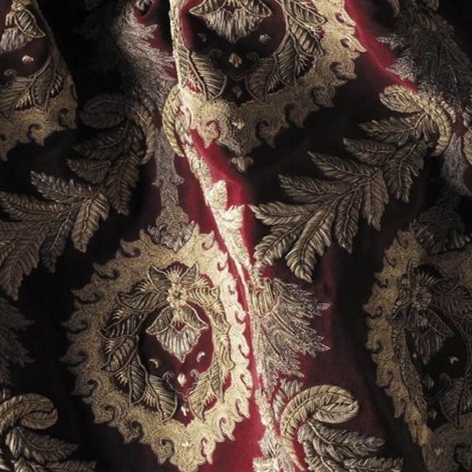 Ручная и машинная вышивка занавеса